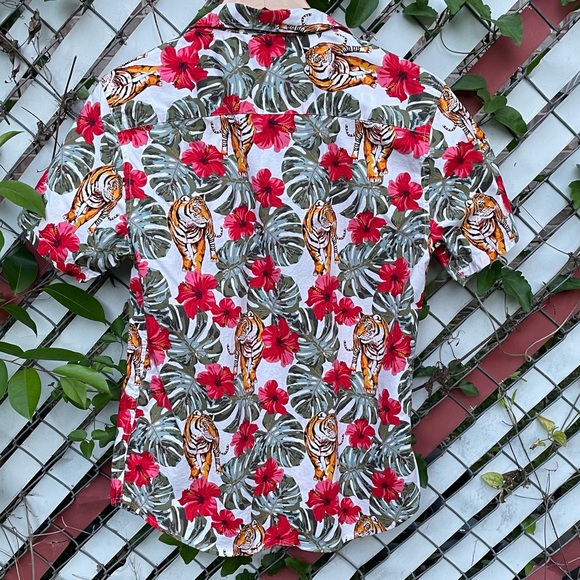 Button up tee - Picture 2 of 2